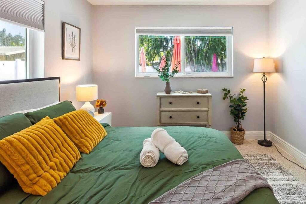 Private Oasis With Pool Near Beaches, Dining & Las Olas 포트 로더데일 외부 사진