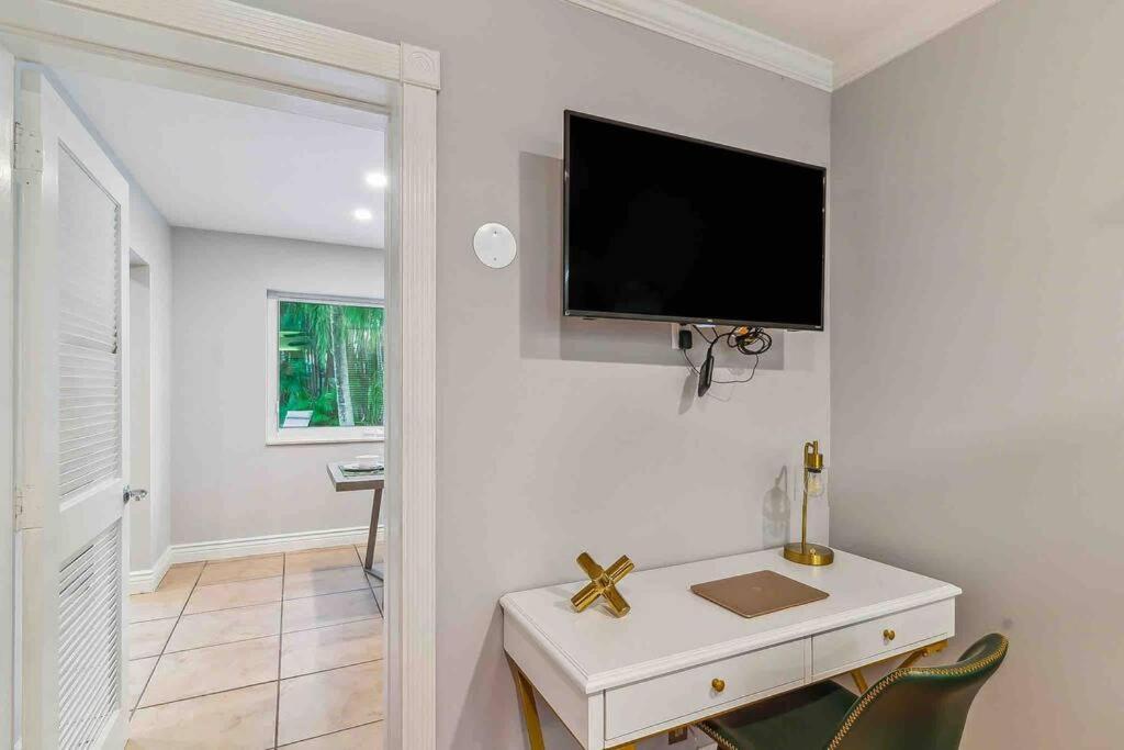 Private Oasis With Pool Near Beaches, Dining & Las Olas 포트 로더데일 외부 사진