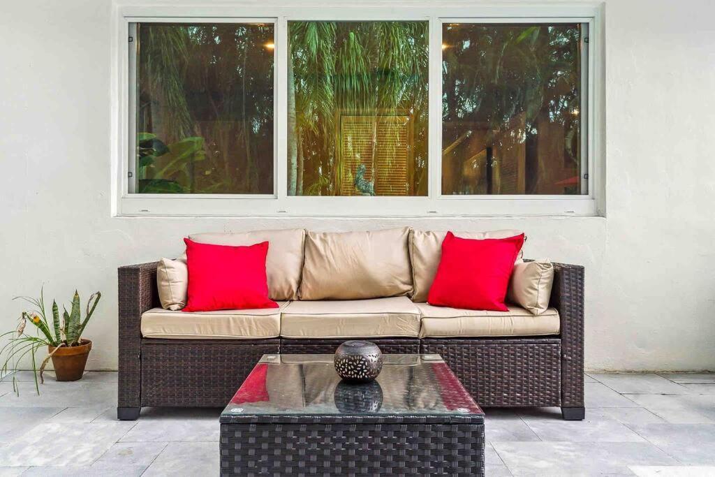 Private Oasis With Pool Near Beaches, Dining & Las Olas 포트 로더데일 외부 사진