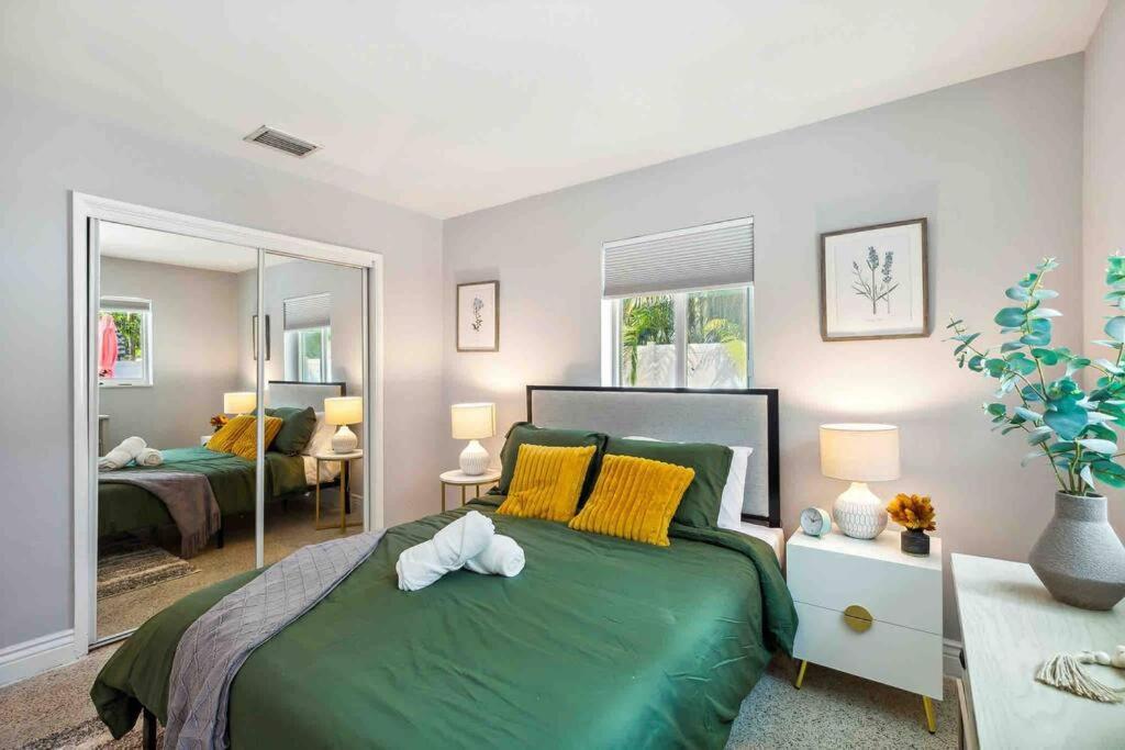 Private Oasis With Pool Near Beaches, Dining & Las Olas 포트 로더데일 외부 사진