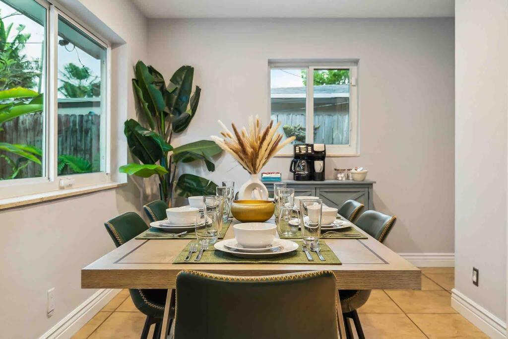 Private Oasis With Pool Near Beaches, Dining & Las Olas 포트 로더데일 외부 사진
